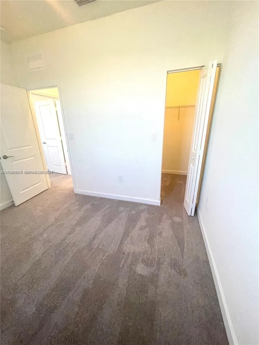 3338 W 112th St Hialeah, FL 33018