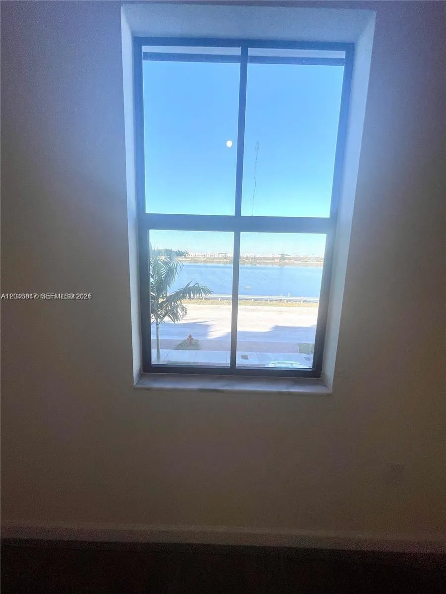 3338 W 112th St Hialeah, FL 33018