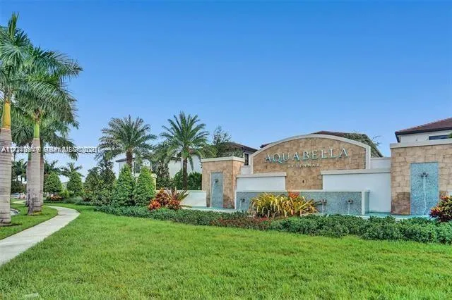 3338 W 112th St Hialeah, FL 33018