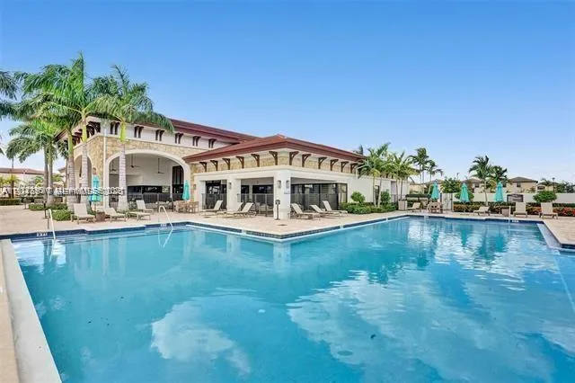 3338 W 112th St Hialeah, FL 33018
