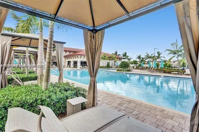 3338 W 112th St Hialeah, FL 33018