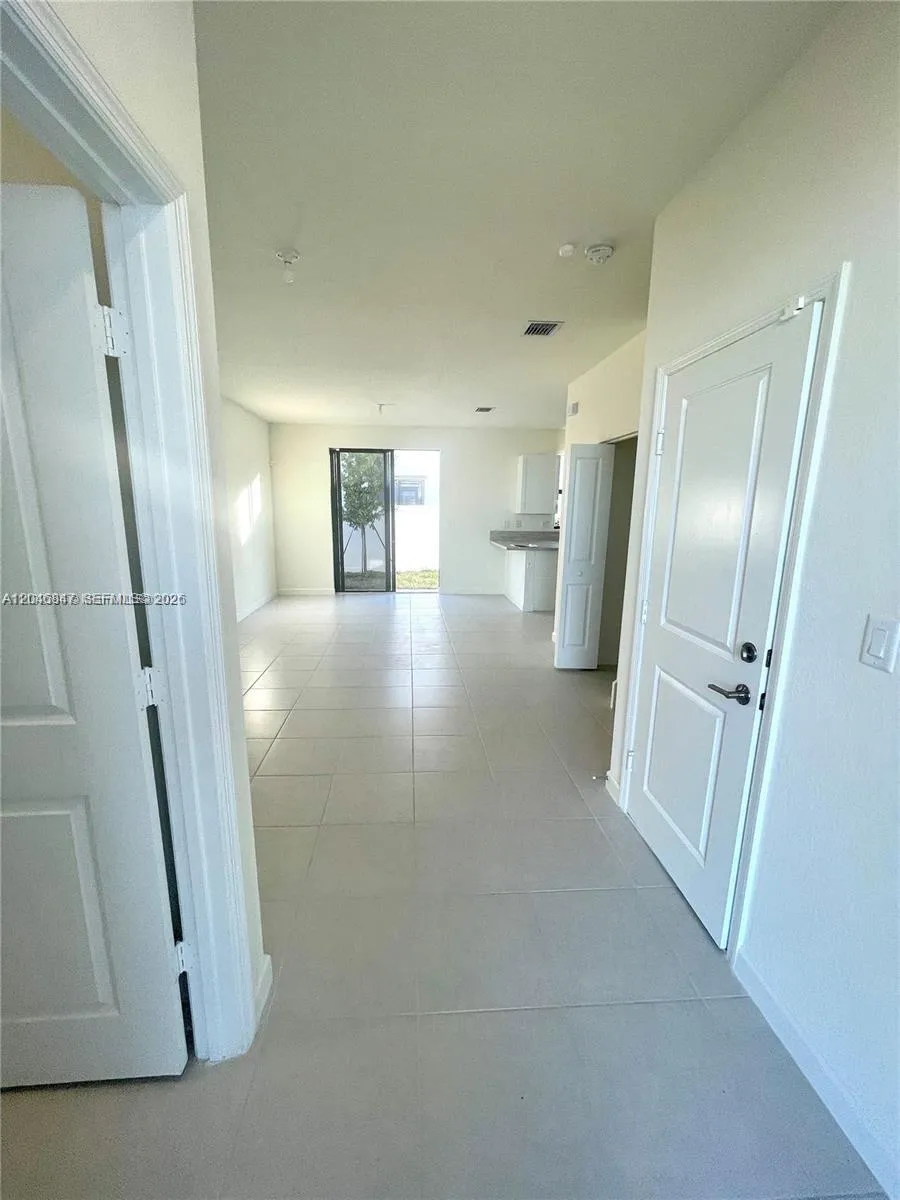 3338 W 112th St Hialeah, FL 33018