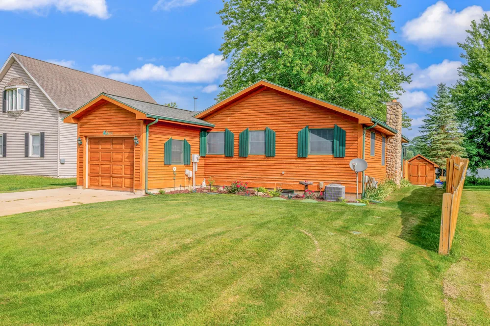 2541 Van Dyke Street Chester Township, MI 49403