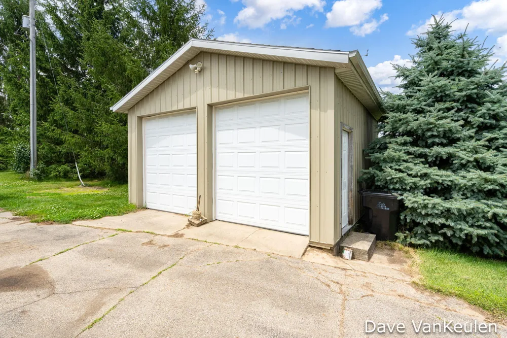 4494 Barber Road Carlton Township, MI 49058