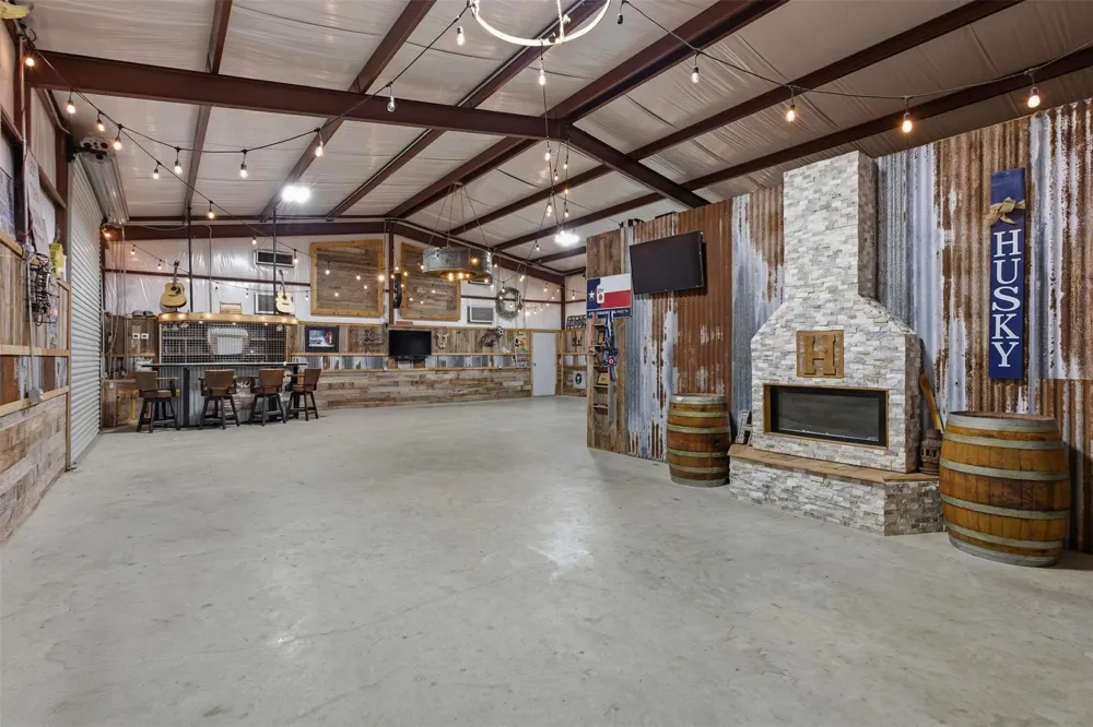 25062 Highway 159 Hempstead, TX 77445