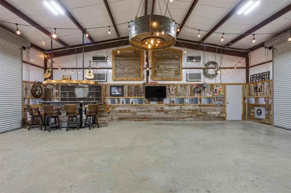 25062 Highway 159 Hempstead, TX 77445