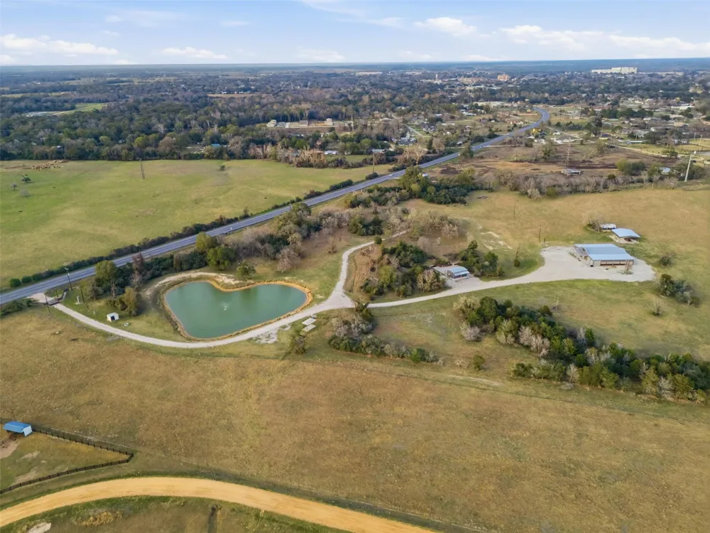 25062 Highway 159 Hempstead, TX 77445