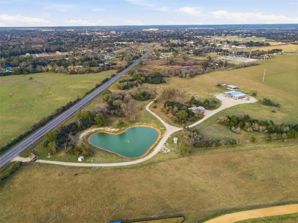 25062 Highway 159 Hempstead, TX 77445