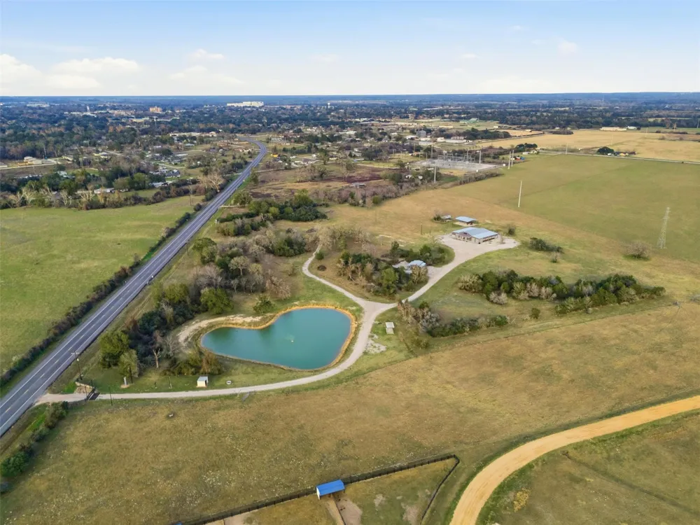 25062 Highway 159 Hempstead, TX 77445