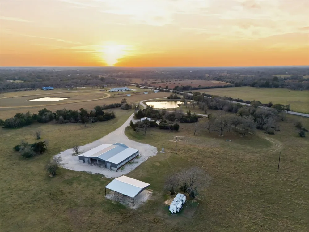 25062 Highway 159 Hempstead, TX 77445