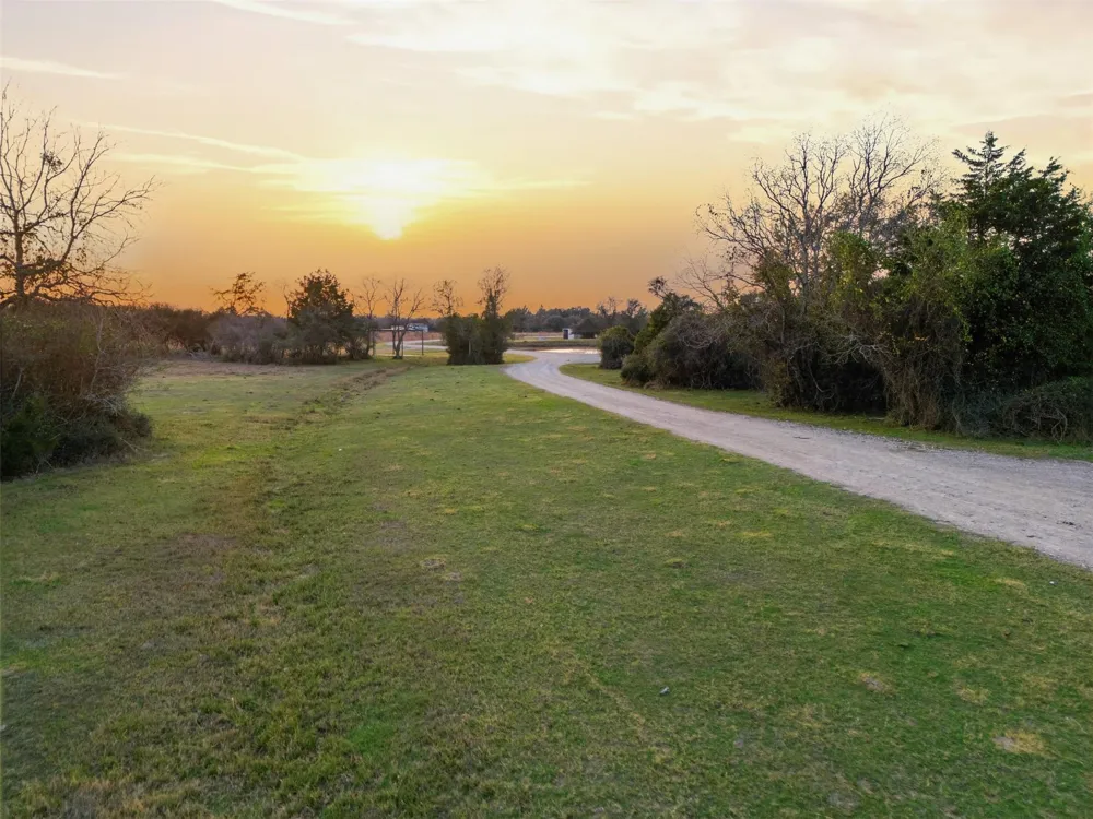 25062 Highway 159 Hempstead, TX 77445