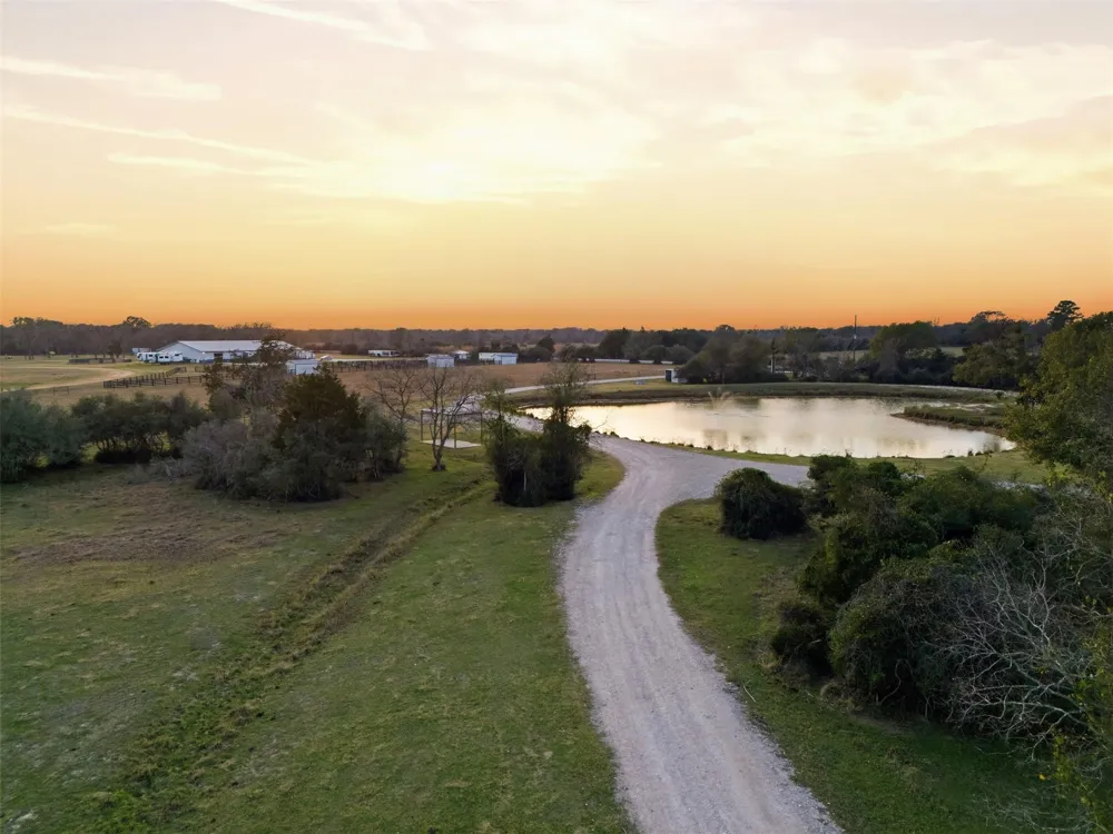 25062 Highway 159 Hempstead, TX 77445