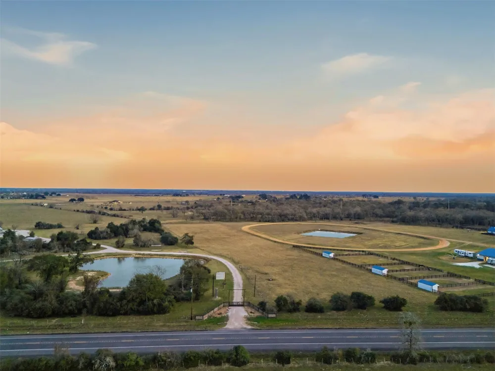 25062 Highway 159 Hempstead, TX 77445