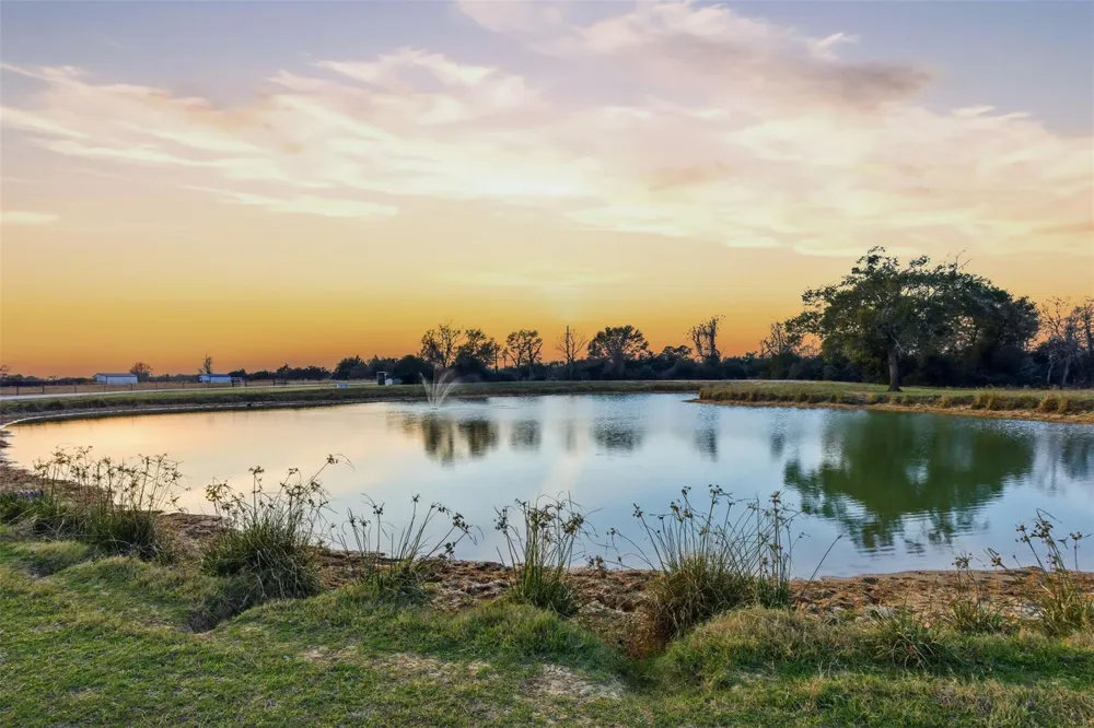 25062 Highway 159 Hempstead, TX 77445
