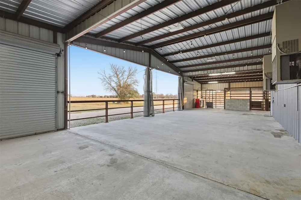 25062 Highway 159 Hempstead, TX 77445