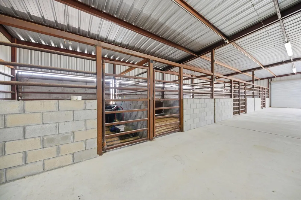 25062 Highway 159 Hempstead, TX 77445
