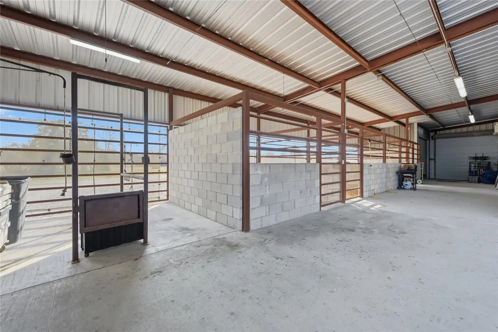 25062 Highway 159 Hempstead, TX 77445