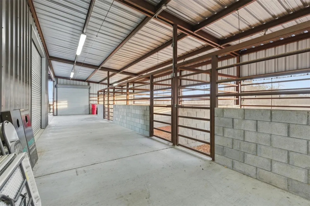 25062 Highway 159 Hempstead, TX 77445
