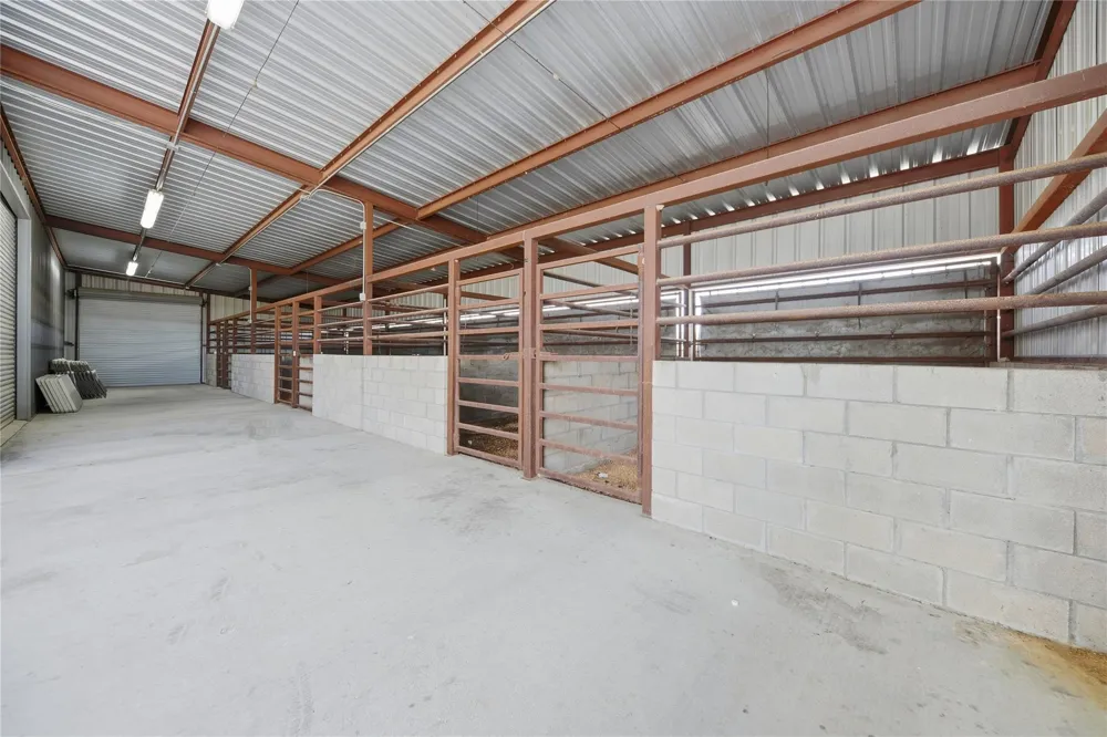 25062 Highway 159 Hempstead, TX 77445