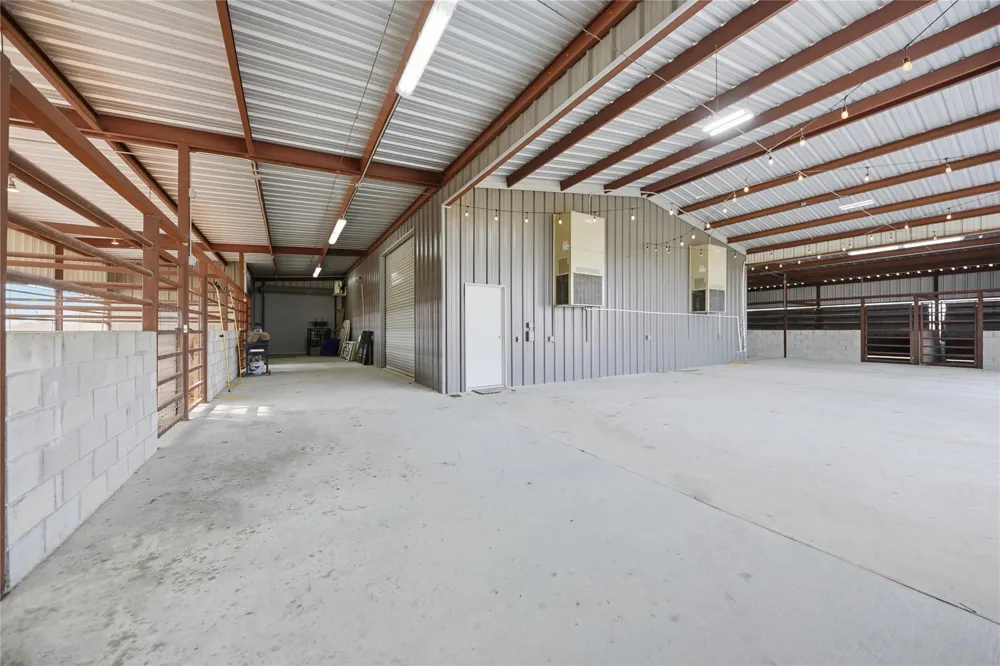 25062 Highway 159 Hempstead, TX 77445