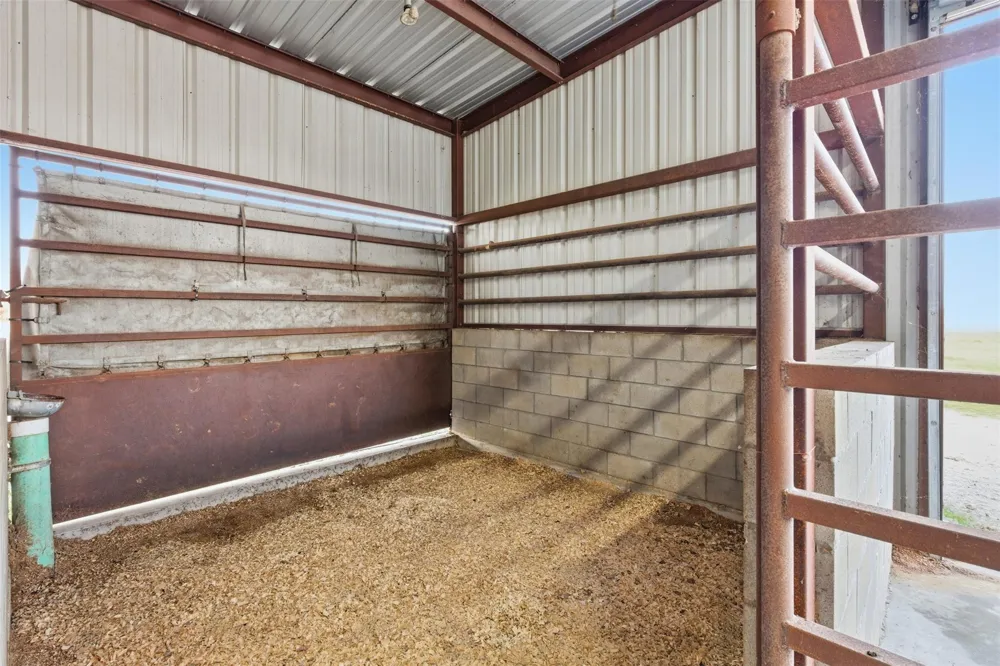 25062 Highway 159 Hempstead, TX 77445