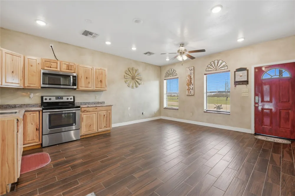 25062 Highway 159 Hempstead, TX 77445