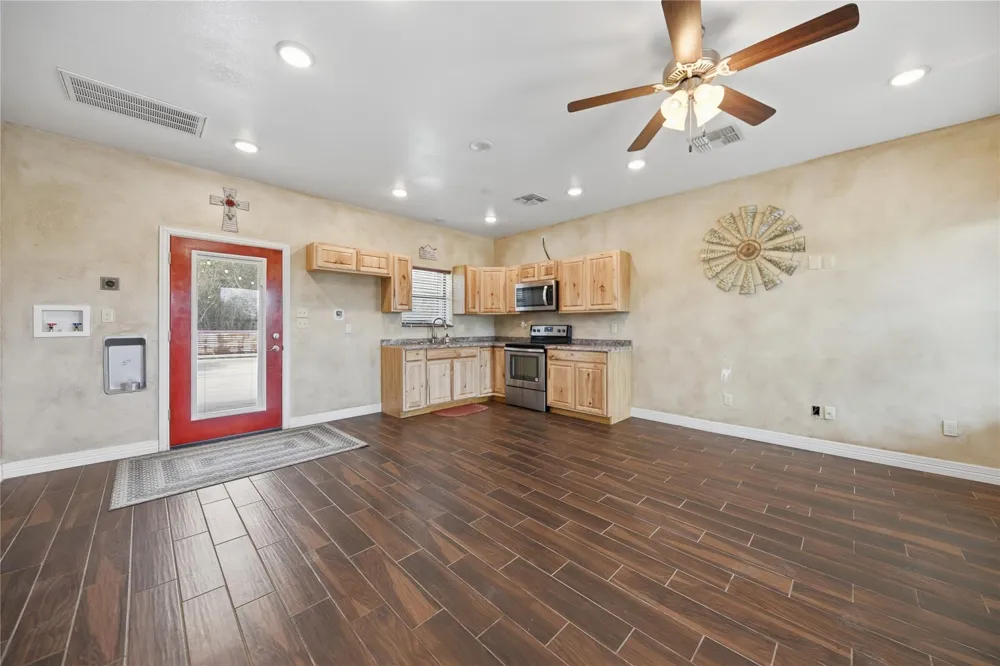 25062 Highway 159 Hempstead, TX 77445