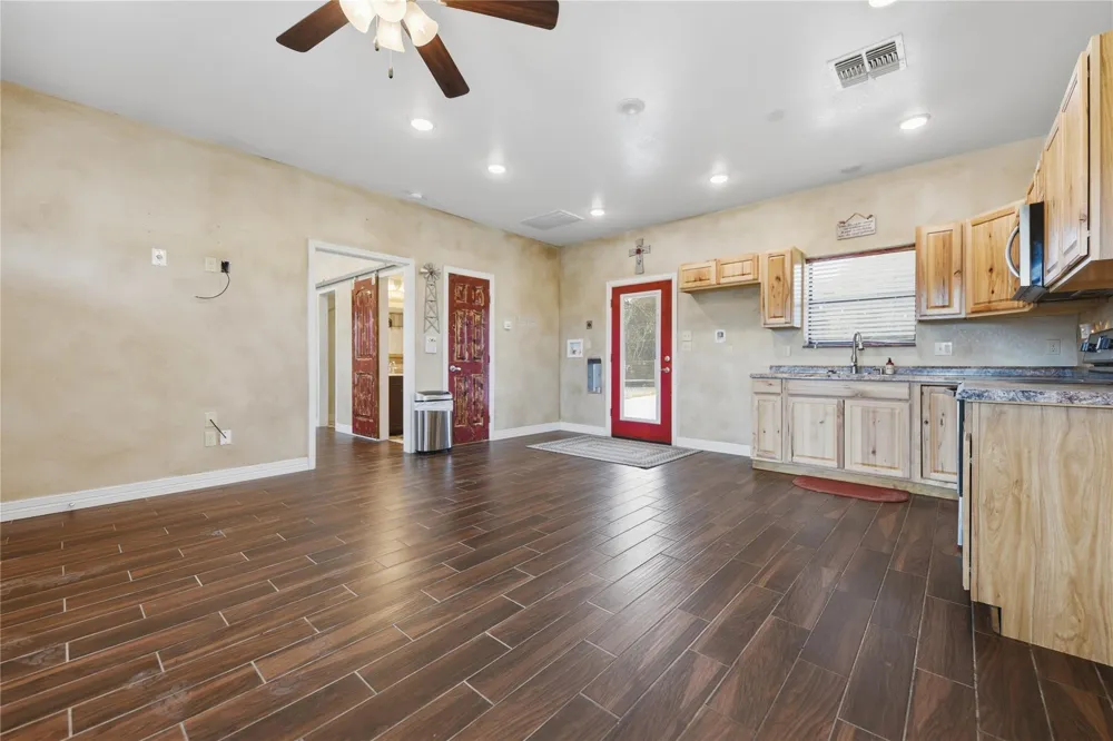 25062 Highway 159 Hempstead, TX 77445