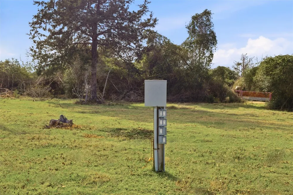 25062 Highway 159 Hempstead, TX 77445