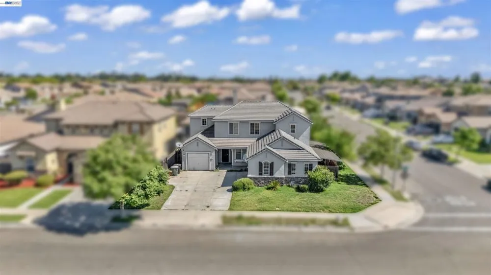 253 Lilac Ln Livingston, CA 95334
