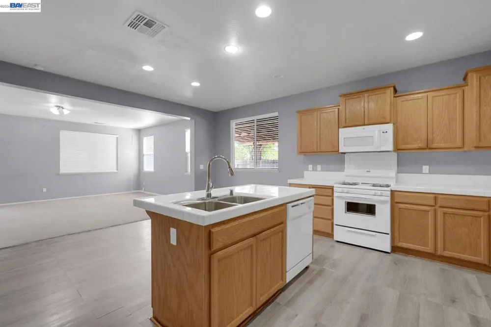 253 Lilac Ln Livingston, CA 95334