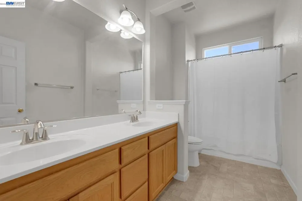253 Lilac Ln Livingston, CA 95334