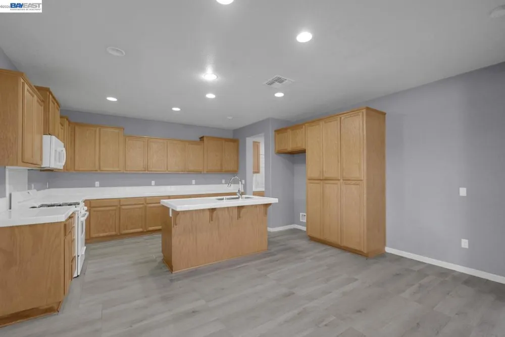 253 Lilac Ln Livingston, CA 95334
