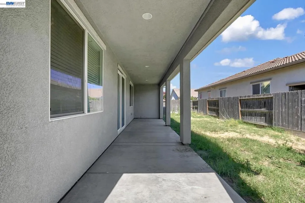 253 Lilac Ln Livingston, CA 95334