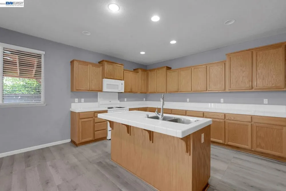 253 Lilac Ln Livingston, CA 95334
