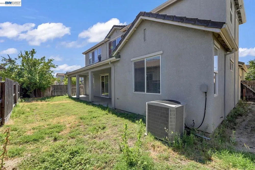 253 Lilac Ln Livingston, CA 95334