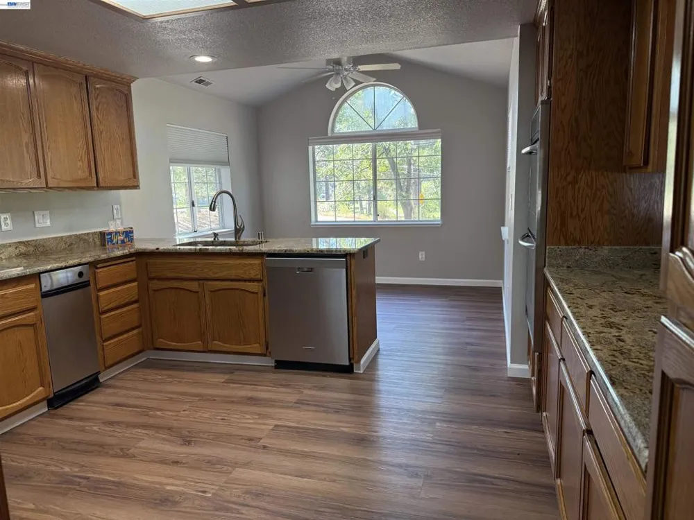 11933 Tammy Way Grass Valley, CA 95949