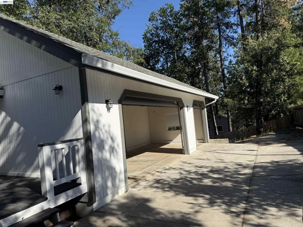 11933 Tammy Way Grass Valley, CA 95949