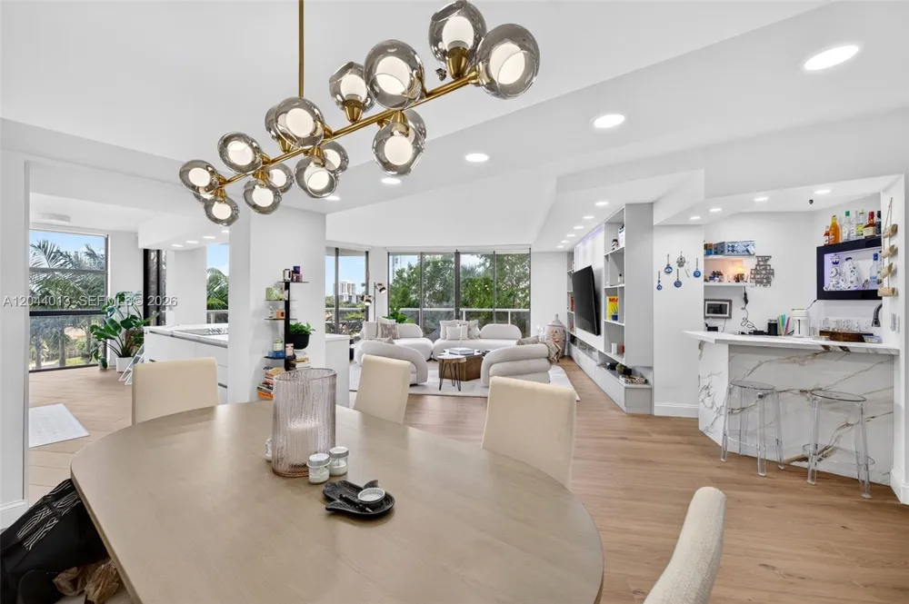 20281 E Country Club Dr #407 Aventura, FL 33180