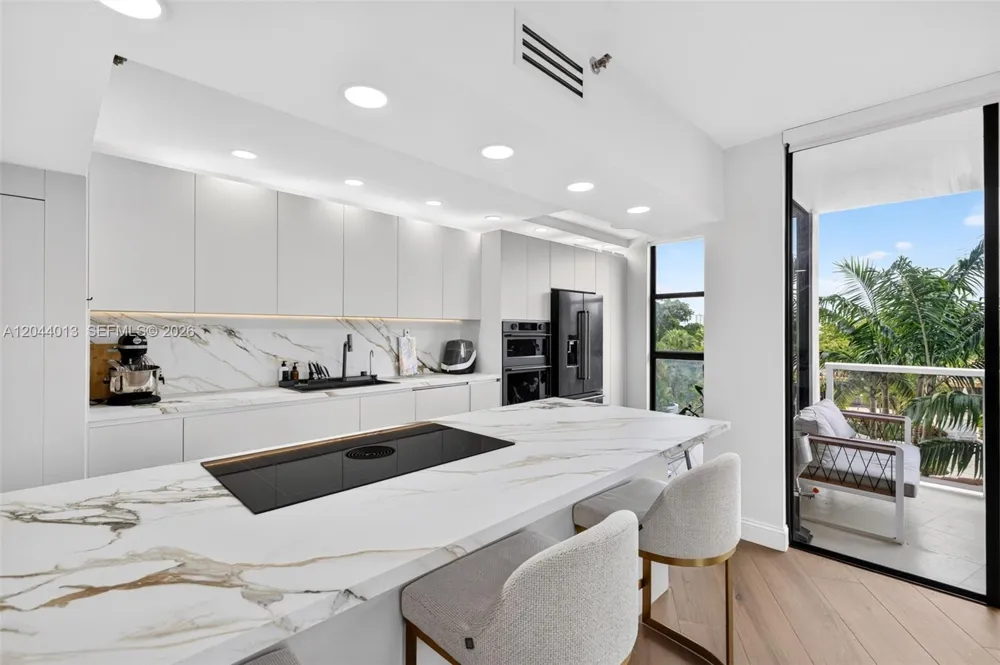 20281 E Country Club Dr #407 Aventura, FL 33180