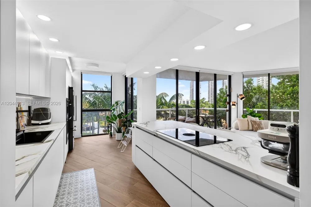 20281 E Country Club Dr #407 Aventura, FL 33180