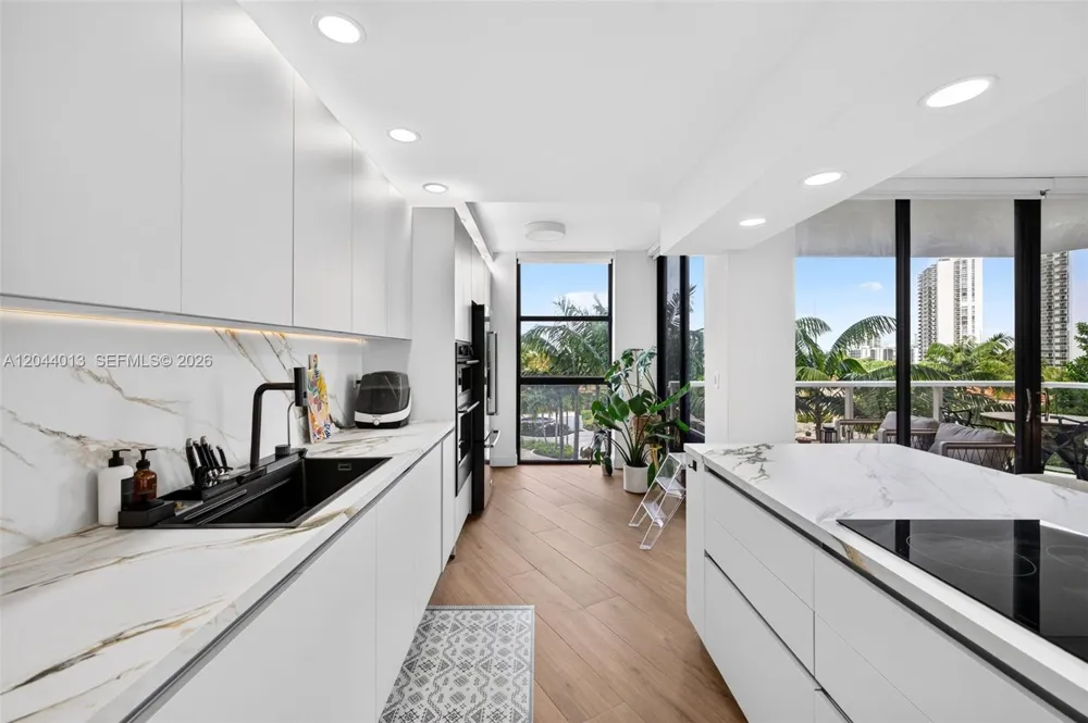 20281 E Country Club Dr #407 Aventura, FL 33180