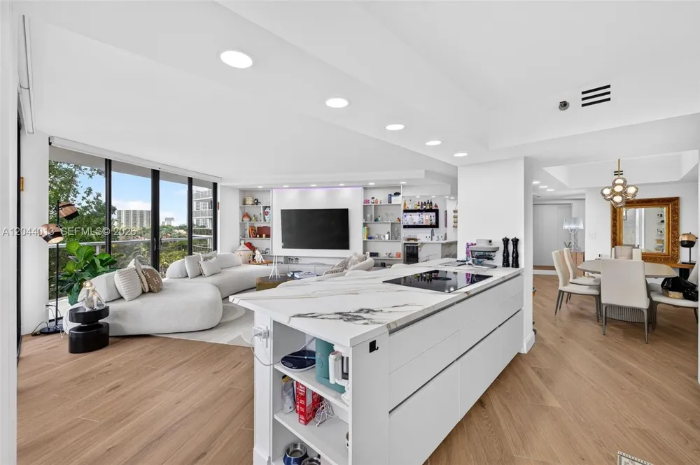 20281 E Country Club Dr #407 Aventura, FL 33180
