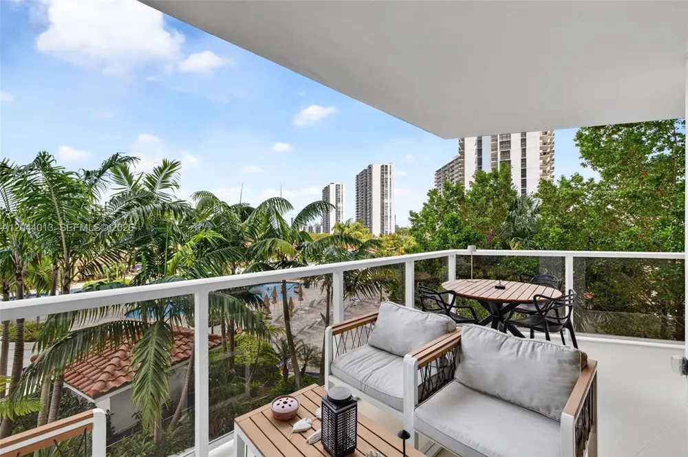 20281 E Country Club Dr #407 Aventura, FL 33180
