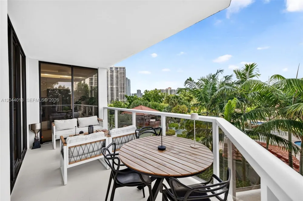 20281 E Country Club Dr #407 Aventura, FL 33180