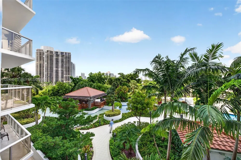 20281 E Country Club Dr #407 Aventura, FL 33180