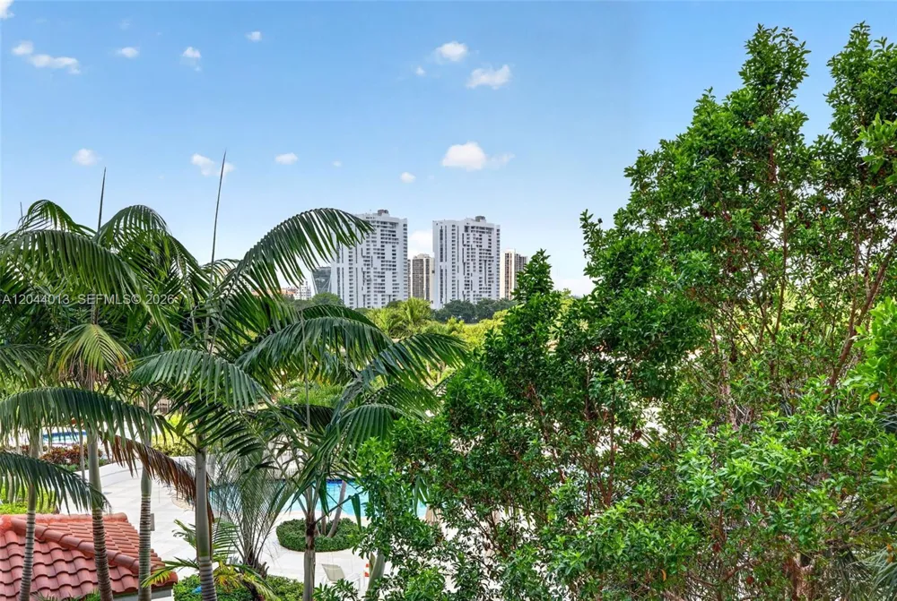 20281 E Country Club Dr #407 Aventura, FL 33180