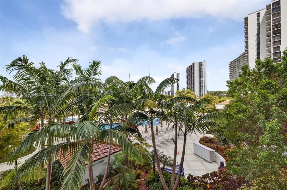 20281 E Country Club Dr #407 Aventura, FL 33180