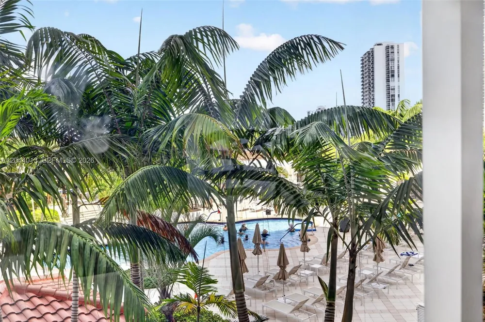 20281 E Country Club Dr #407 Aventura, FL 33180