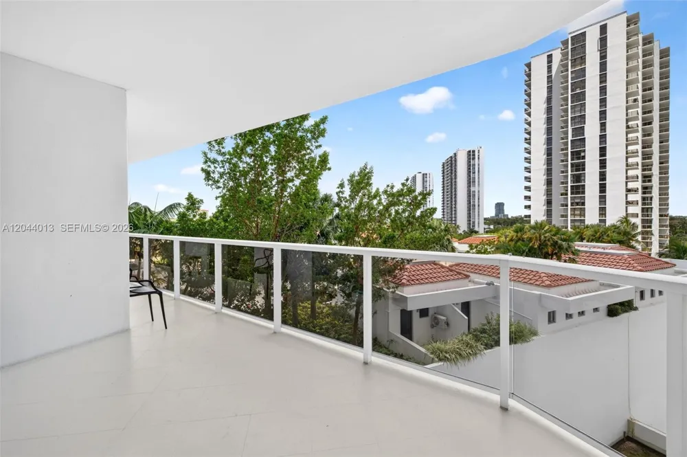 20281 E Country Club Dr #407 Aventura, FL 33180
